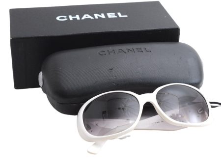 Authentic CHANEL Vintage Camellia Sunglasses Plastic White Box 5560E Fashion